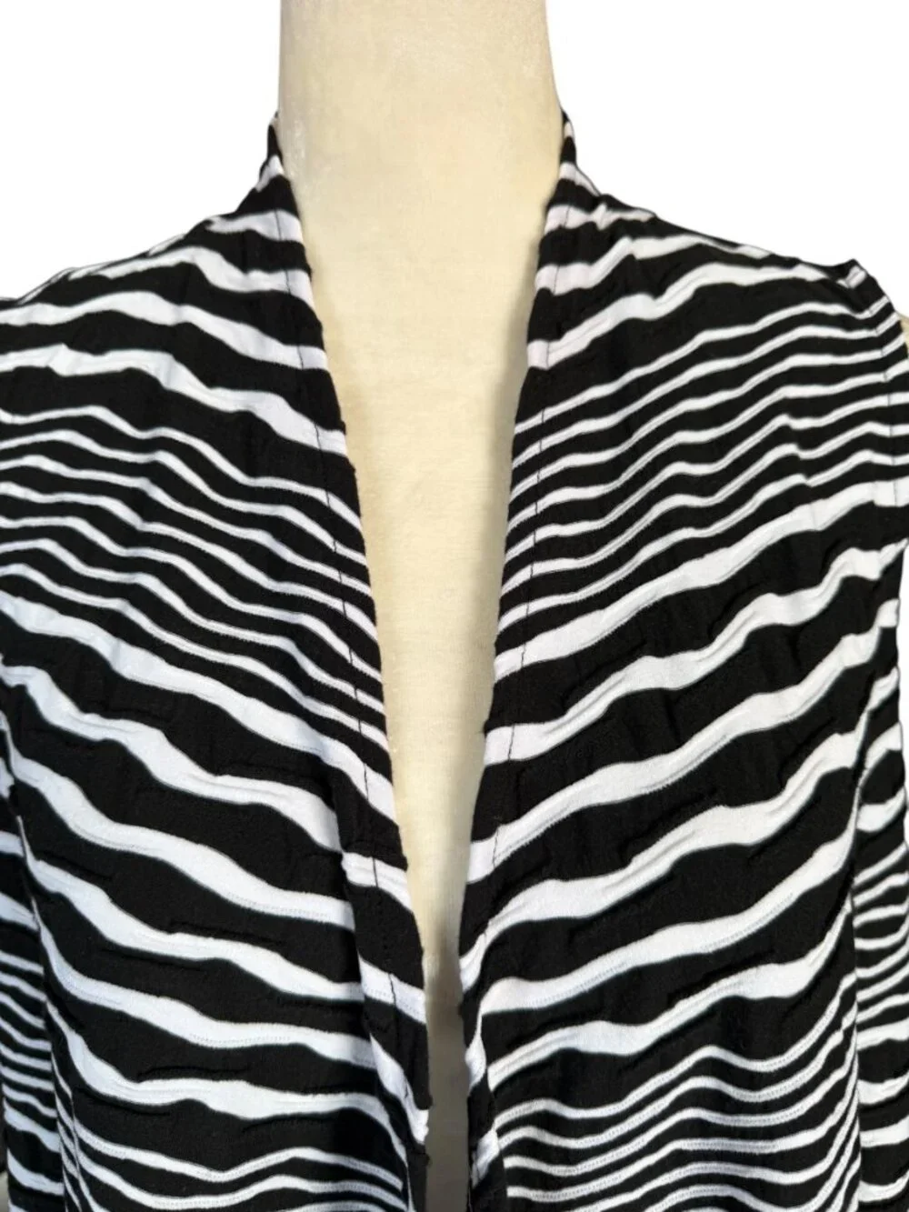 Easywear by Chico's 1 women's black and white waterfall stripes cardigan vest
